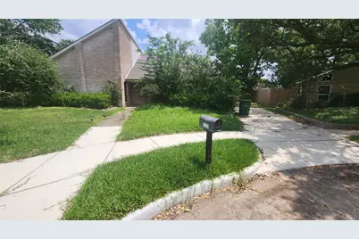 2127 Manor Green Drive, Houston, TX 77077 - Photo 3