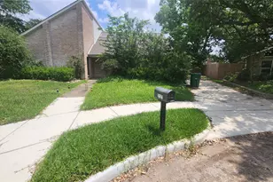 2127 Manor Green Dr, Houston, TX 77077 - Photo 3