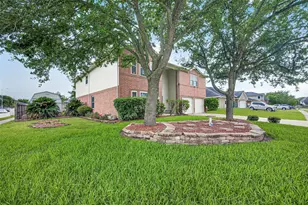 10634 Redwood Dr, Baytown, TX 77523 - Photo 3