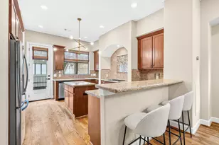 1129 W Bell St, Houston, TX 77019 - Photo 11