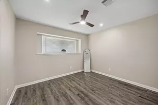 197 W Tri Oaks Ln, Houston, TX 77043 - Photo 13