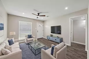 197 W Tri Oaks Ln, Houston, TX 77043 - Photo 3