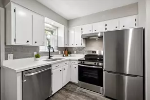 197 W Tri Oaks Ln, Houston, TX 77043 - Photo 11