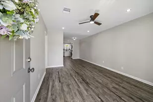 197 W Tri Oaks Ln, Houston, TX 77043 - Photo 7