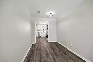 197 W Tri Oaks Ln, Houston, TX 77043 - Photo 9