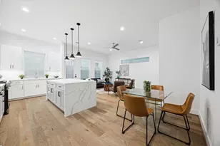 7702 Sky Dweller Dr, Houston, TX 77055 - Photo 11