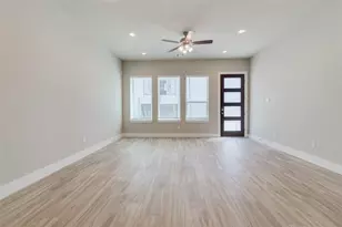 7705 Rainbow Close Ln, Houston, TX 77055 - Photo 3