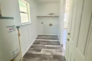 211 Johnson St, Ames, TX 77575 - Photo 9