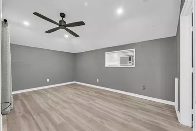 8043 Zimmermann Drive, Houston, TX 77088 - Photo 15