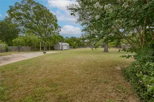 403 E 7th St, Flatonia, TX 78941 - Photo 37