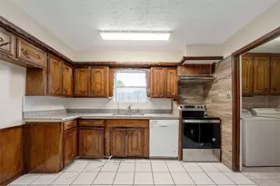 9318 Benning Dr, Houston, TX 77031 - Photo 11