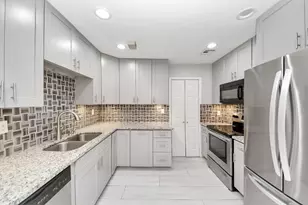9447 Pagewood Ln, Houston, TX 77063 - Photo 9