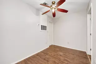 9447 Pagewood Ln, Houston, TX 77063 - Photo 15