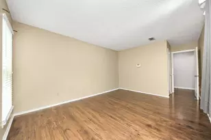9447 Pagewood Ln, Houston, TX 77063 - Photo 17