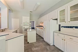 311 Oak Hollow Dr, League City, TX 77573 - Photo 13
