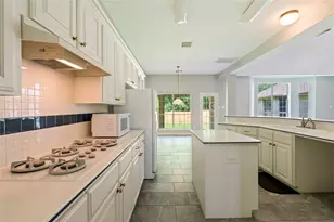 311 Oak Hollow Dr, League City, TX 77573 - Photo 13