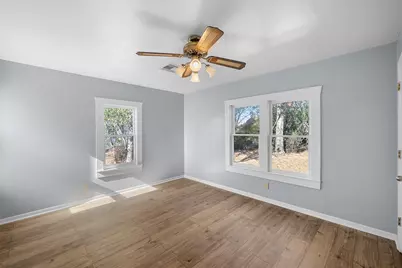 723 E Pecan Street, La Grange, TX 78945 - Photo 9