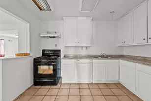 1002 Orange St, La Marque, TX 77568 - Photo 3