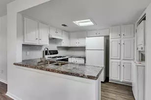 1208 N Logan St, Texas City, TX 77590 - Photo 9
