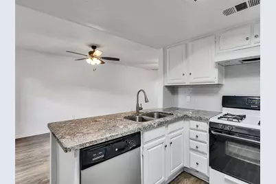 1208 N Logan Street, Texas City, TX 77590 - Photo 3