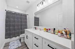 8614 Peachtree St, Houston, TX 77016 - Photo 3
