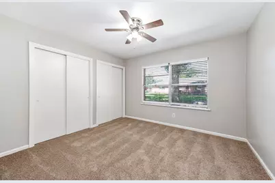 1033 S Booth Lane, Alvin, TX 77511 - Photo 17