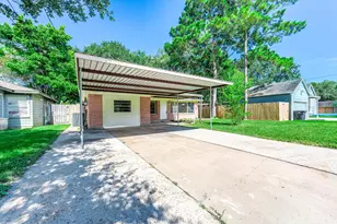 1033 S Booth Ln, Alvin, TX 77511 - Photo 3