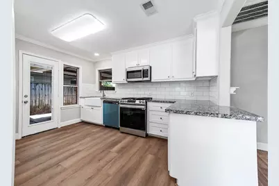 1033 S Booth Lane, Alvin, TX 77511 - Photo 9