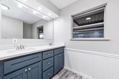 1033 S Booth Lane, Alvin, TX 77511 - Photo 15