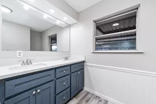 1033 S Booth Ln, Alvin, TX 77511 - Photo 15