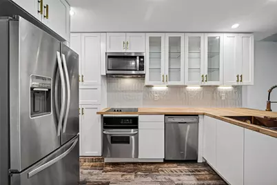 3131 Southwest Freeway #A12, Houston, TX 77098 - Photo 9