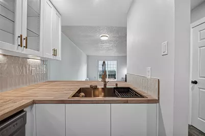 3131 Southwest Freeway #A12, Houston, TX 77098 - Photo 11