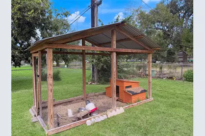 816 W Mulberry, Angleton, TX 77515 - Photo 21