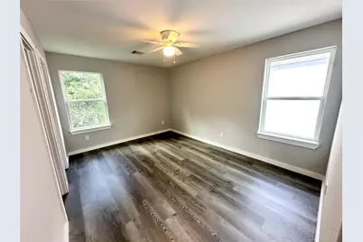 8215 Crestview Drive, Houston, TX 77028 - Photo 13