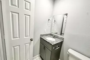 8215 Crestview Dr, Houston, TX 77028 - Photo 29
