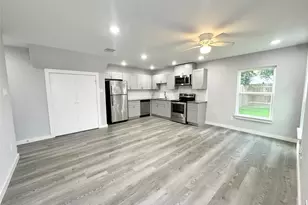 8215 Crestview Dr, Houston, TX 77028 - Photo 3