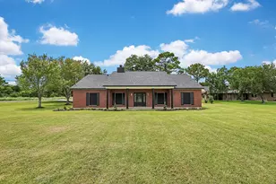 15415 Skyhawk Ln, Beach City, TX 77523 - Photo 3