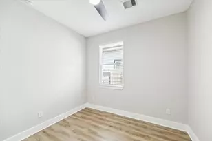 8130 Sunbury St, Houston, TX 77028 - Photo 7
