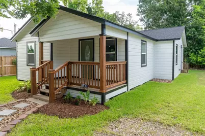 134 E Bernard Street, Clute, TX 77531 - Photo 5