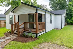 134 E Bernard St, Clute, TX 77531 - Photo 5