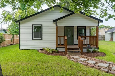 134 E Bernard Street, Clute, TX 77531 - Photo 3