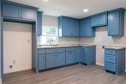 134 E Bernard Street, Clute, TX 77531 - Photo 9