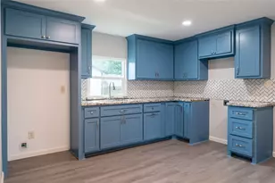 134 E Bernard St, Clute, TX 77531 - Photo 9