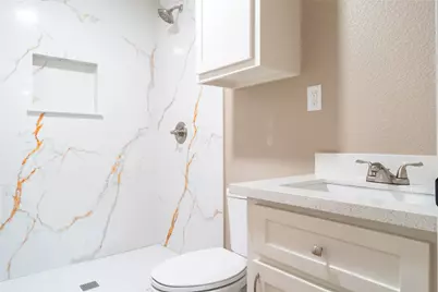 134 E Bernard Street, Clute, TX 77531 - Photo 13