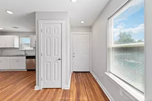 8617 Clarington St, Houston, TX 77016 - Photo 3