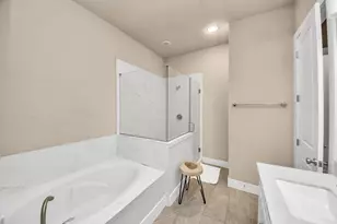 5922 Val Verde St, Houston, TX 77057 - Photo 37