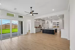 12051 Lk Vw Blvd, Mont Belvieu, TX 77523 - Photo 5