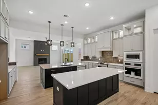 12051 Lk Vw Blvd, Mont Belvieu, TX 77523 - Photo 11
