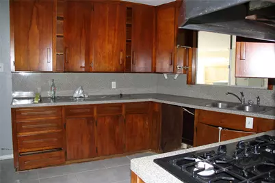 126 San Marino Drive, Galveston, TX 77550 - Photo 9