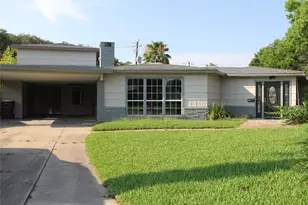 126 San Marino Dr, Galveston, TX 77550 - Photo 1